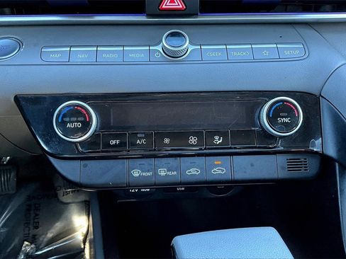 Used 2024 Hyundai Elantra SEL image 31