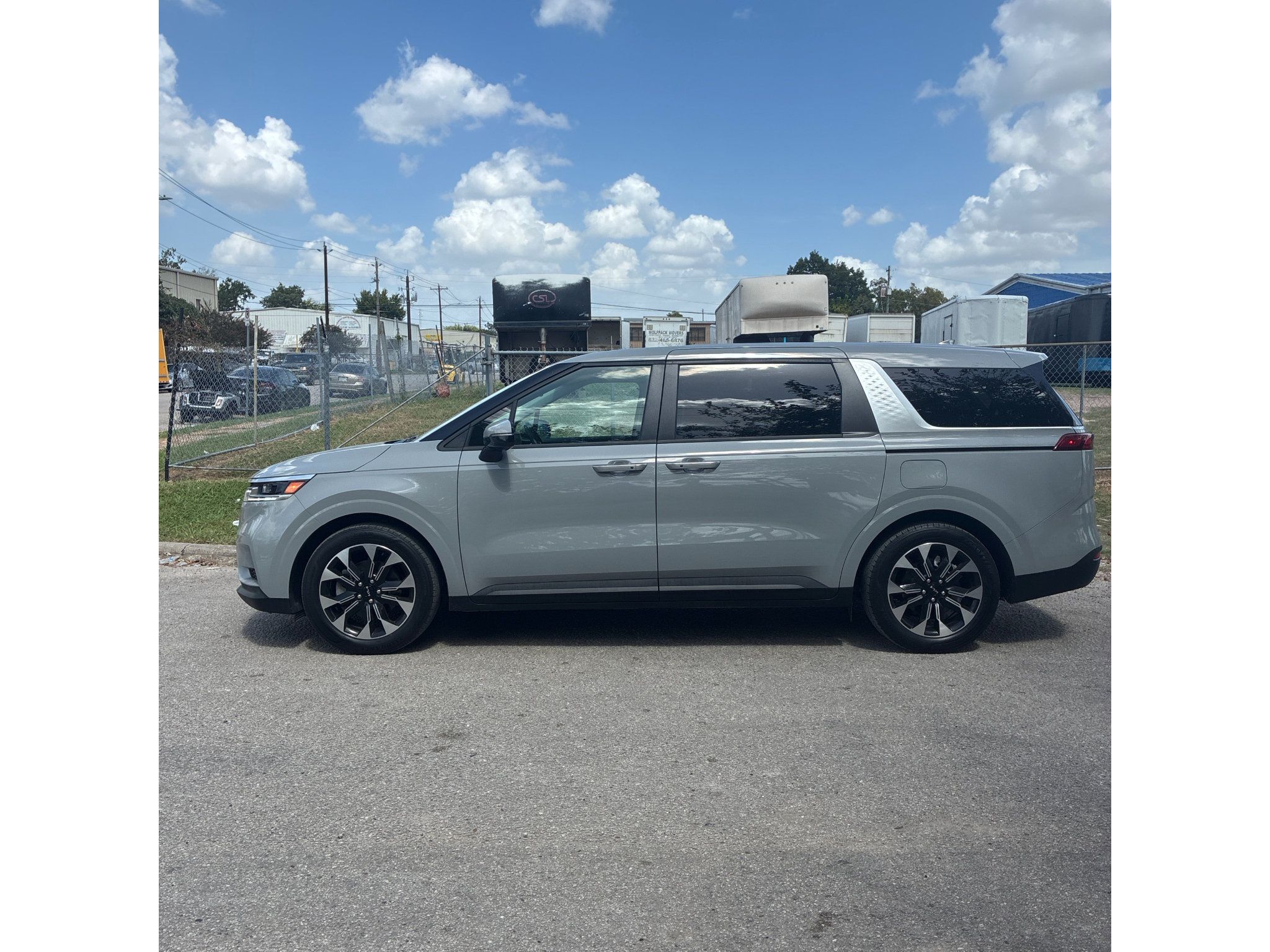 Used 2024 Kia Carnival EX FWD image 8