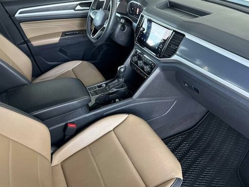 Certified 2022 Volkswagen Atlas Cross Sport SE FWD image 16