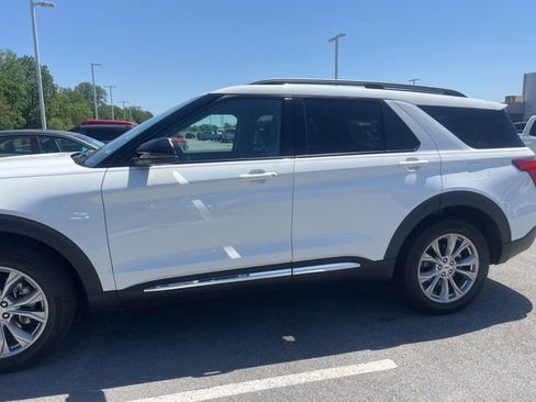 Used 2024 Ford Explorer XLT w/ Equipment Group 202A AWD/4WD image 9