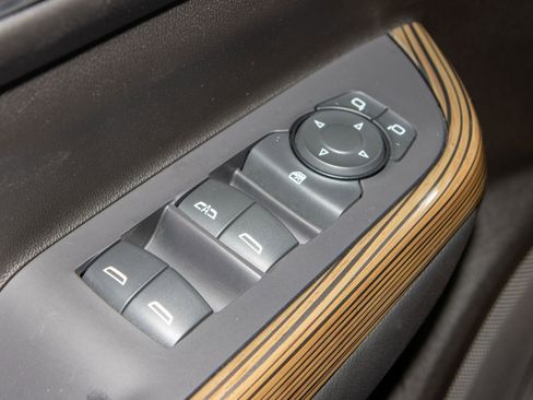 Used 2022 GMC Acadia SLE w/ Driver Convenience Package image 23