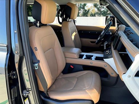 Used 2025 Land Rover Defender 110 S image 6