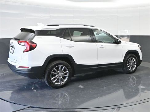 Used 2024 GMC Terrain SLT image 3