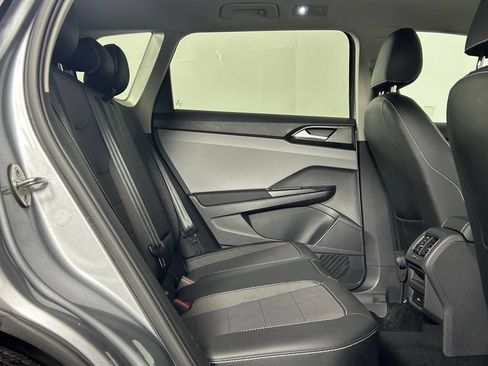 Used 2022 Volkswagen Taos SE w/ Panoramic Sunroof Package AWD/4WD image 12