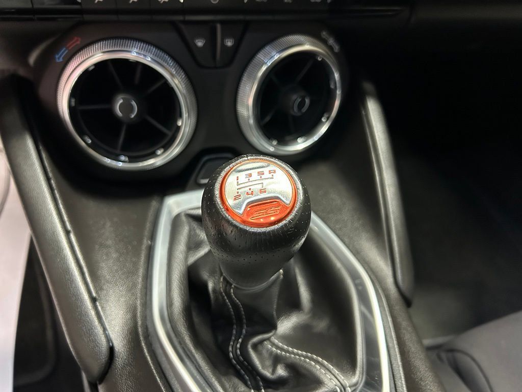 Used 2016 Chevrolet Camaro SS RWD image 17