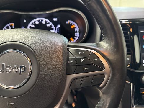 Used 2020 Jeep Grand Cherokee Limited AWD/4WD image 12