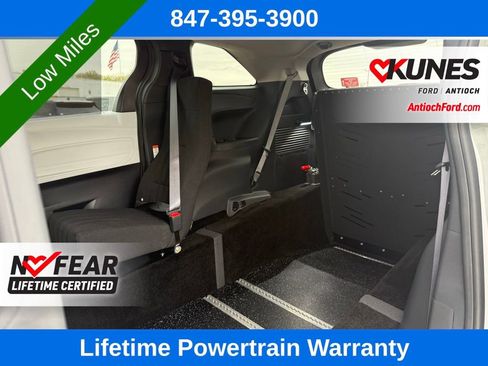 Used 2025 Toyota Sienna LE image 19