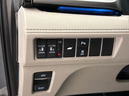 New 2026 Honda Odyssey Touring image 18