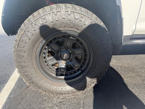 Used 2018 Toyota 4Runner SR5 Premium image 2