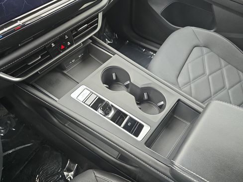 Used 2024 Volkswagen Atlas SE image 22