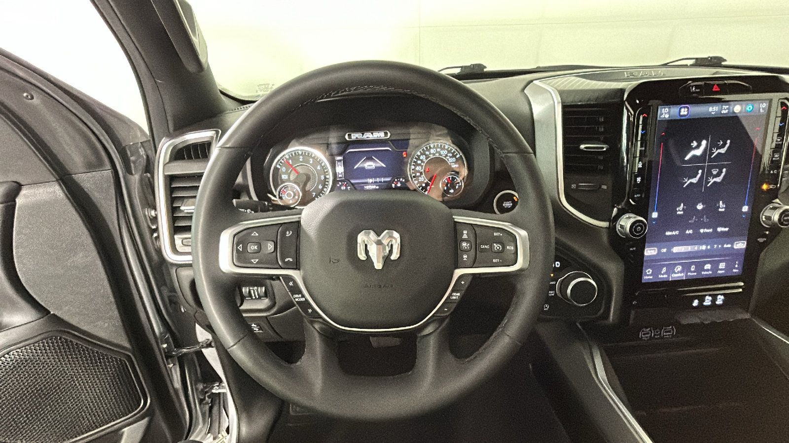 Used 2025 RAM 1500 Big Horn AWD/4WD image 17