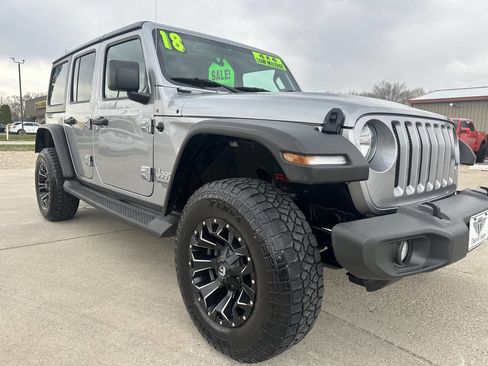 Used 2018 Jeep Wrangler Unlimited Sport S AWD/4WD image 3