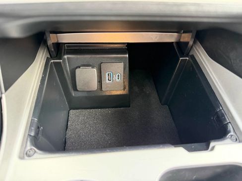 Used 2022 Ford Explorer ST-Line w/ Class IV Trailer Tow Package image 31