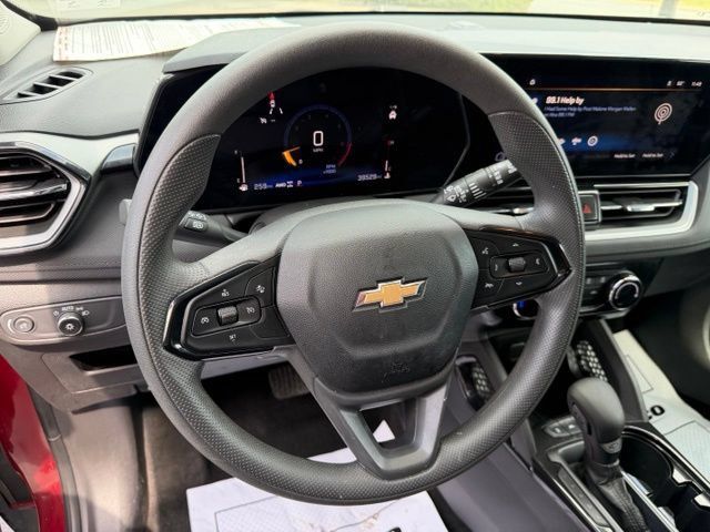 Used 2025 Chevrolet TrailBlazer LT AWD/4WD image 17