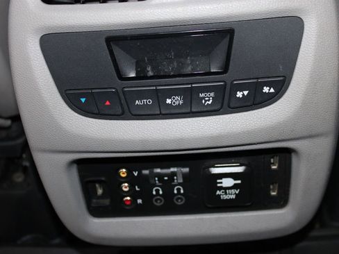 Used 2016 Honda Pilot Touring image 37