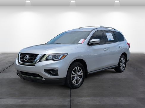 Used 2018 Nissan Pathfinder S FWD image 4