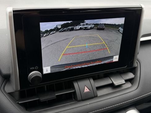 Used 2025 Toyota RAV4 XLE image 19