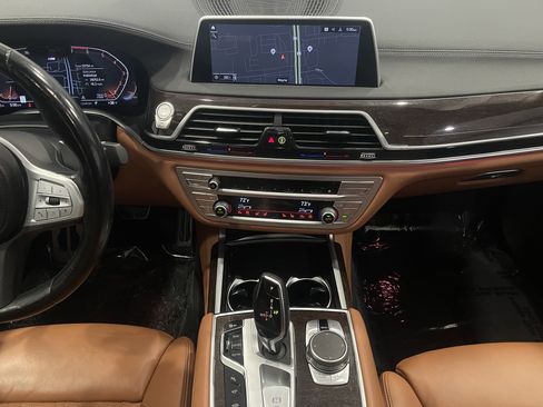 Certified 2022 BMW 750i xDrive 750i xDrive w/ Luxury Rear Seating Package image 17
