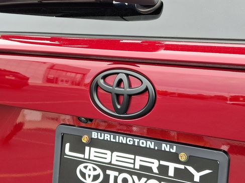 Used 2025 Toyota RAV4 LE AWD/4WD image 29
