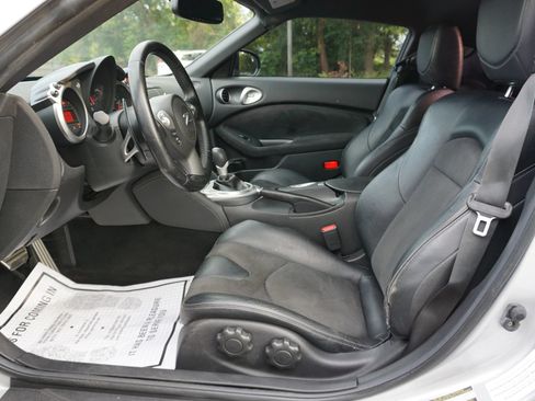 Used 2014 Nissan 370Z Touring RWD image 22