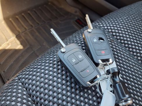 Used 2017 GMC Terrain SLE FWD image 16
