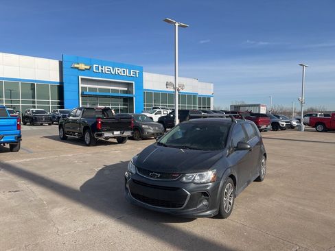 Used 2018 Chevrolet Sonic LT w/ Convenience Package image 1