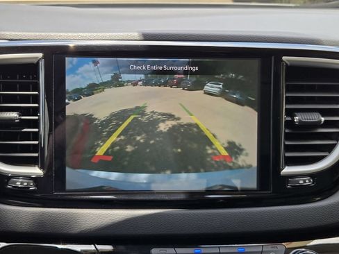 Used 2023 Chrysler Pacifica Touring-L FWD image 12