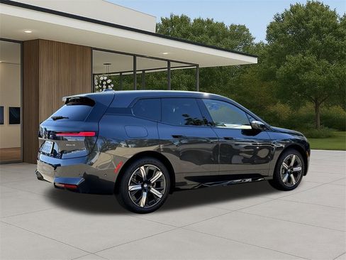 Used 2026 BMW iX xDrive45 w/ Climate Comfort Package image 7