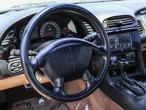 Used 2001 Chevrolet Corvette Convertible w/ Preferred Equipment Group2 RWD image 19