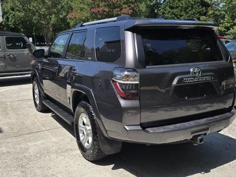 Used 2019 Toyota 4Runner SR5 AWD/4WD image 3