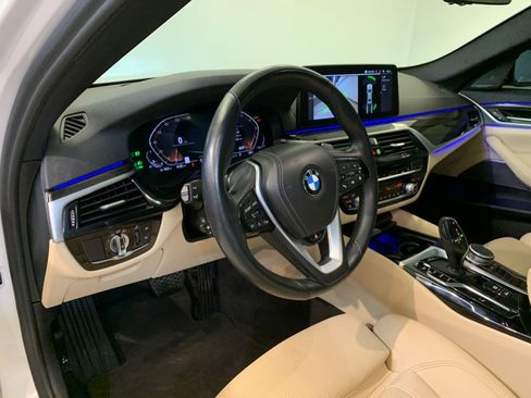 Used 2022 BMW 530i xDrive w/ Premium Package image 15