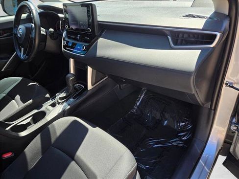 Used 2022 Toyota Corolla Cross LE image 18