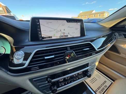 Used 2016 BMW 750i xDrive image 22