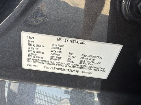 Used 2024 Tesla Model Y Long Range AWD/4WD image 6
