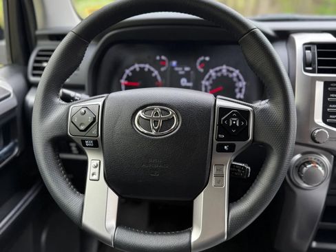 Used 2023 Toyota 4Runner SR5 AWD/4WD image 26