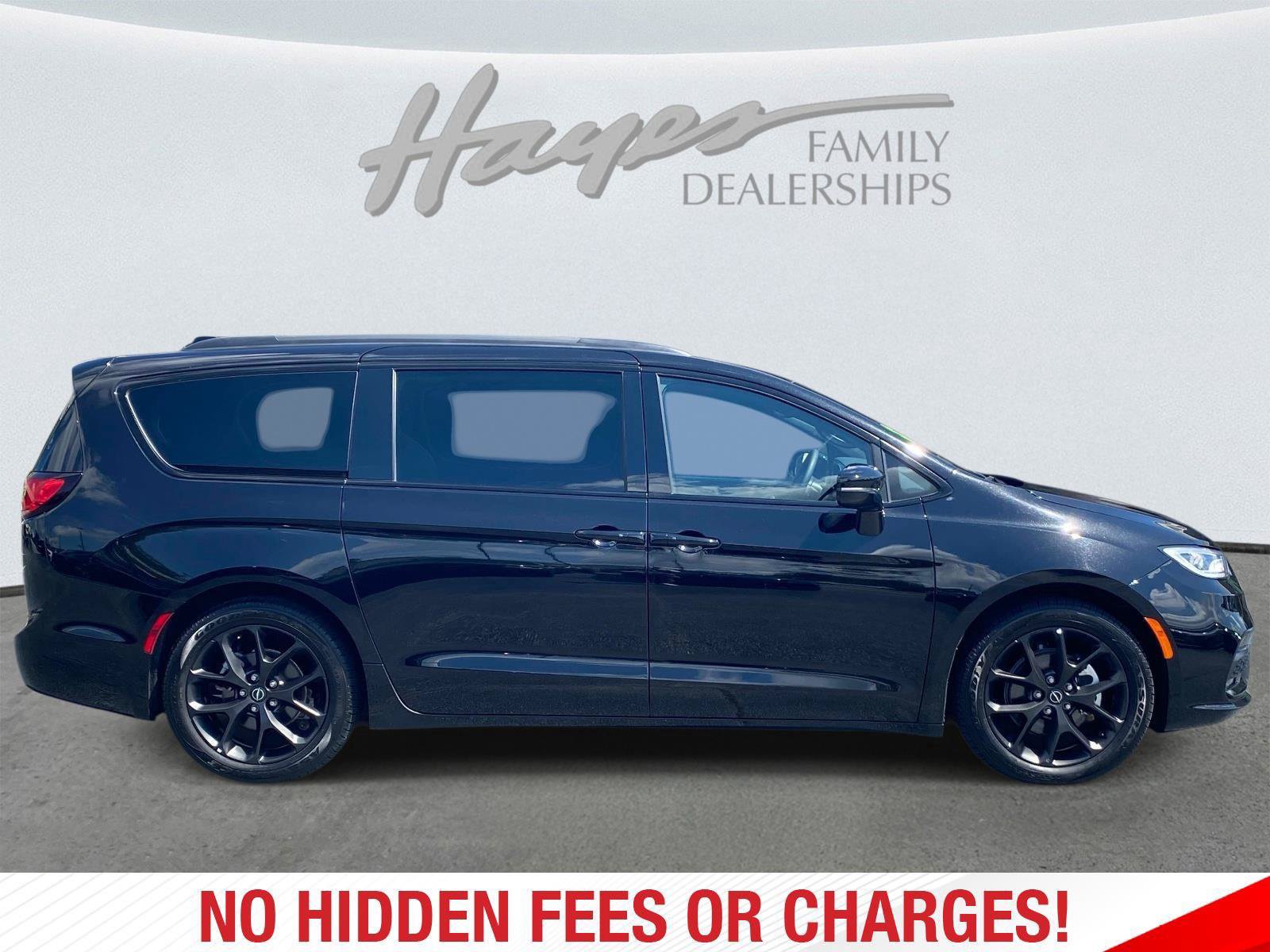 Used 2025 Chrysler Pacifica Limited FWD image 2