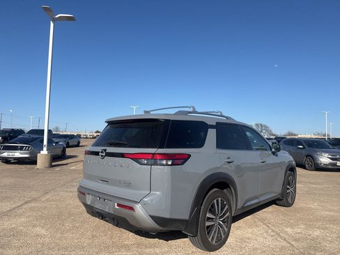 Certified 2025 Nissan Pathfinder Platinum image 22