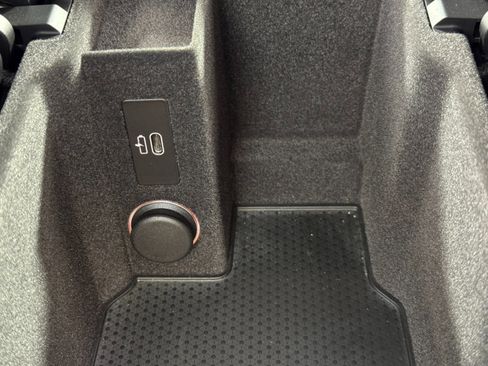 Used 2025 BMW M8 Competition image 31