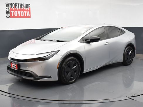 Used 2025 Toyota Prius LE image 8