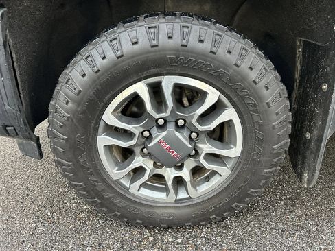 Used 2024 GMC Sierra 3500 SLE w/ SLE Convenience Package AWD/4WD image 11