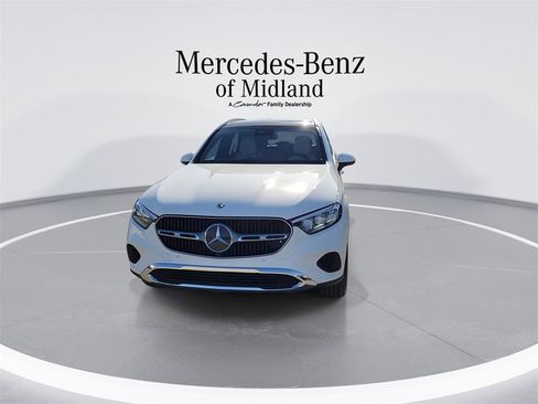 Used 2025 Mercedes-Benz GLC 300 4MATIC image 3