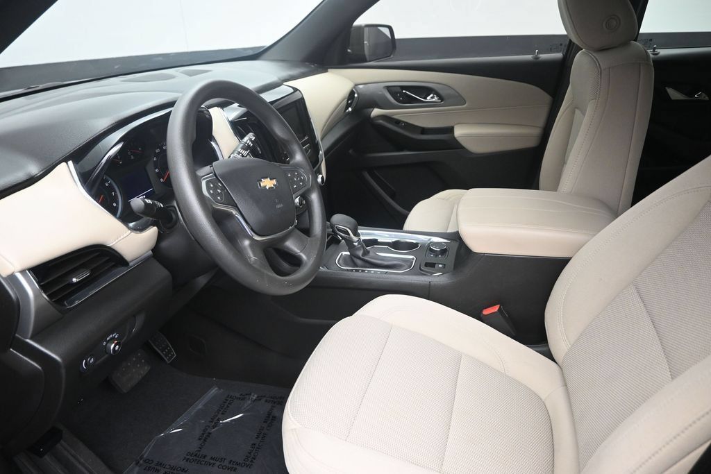 Used 2023 Chevrolet Traverse LS FWD image 12