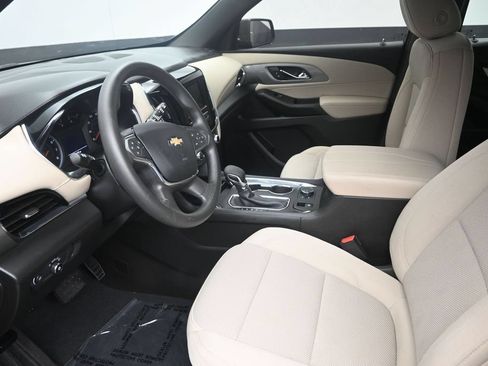 Used 2023 Chevrolet Traverse LS FWD image 12