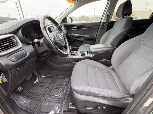 Used 2016 Kia Sorento LX w/ LX Convenience Package image 8
