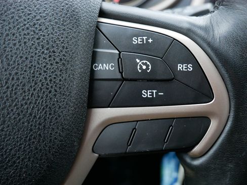 Used 2016 Jeep Cherokee Latitude w/ Cold Weather Group image 30