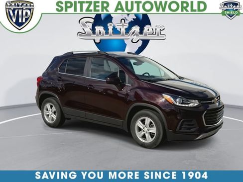Used 2020 Chevrolet Trax LT w/ LT Convenience Package FWD image 3
