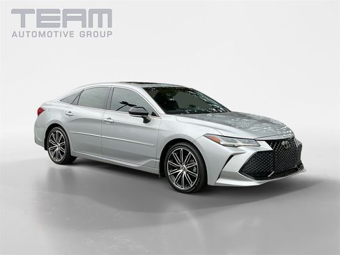 Used 2019 Toyota Avalon Touring image 1