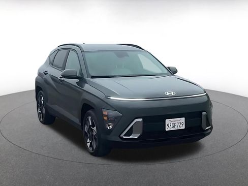 Used 2025 Hyundai Kona SEL image 3
