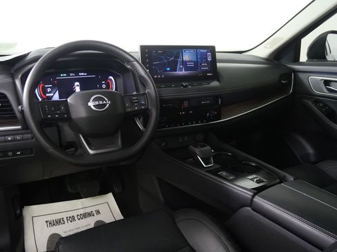 Used 2025 Nissan Rogue Platinum w/ Tech Package FWD image 15