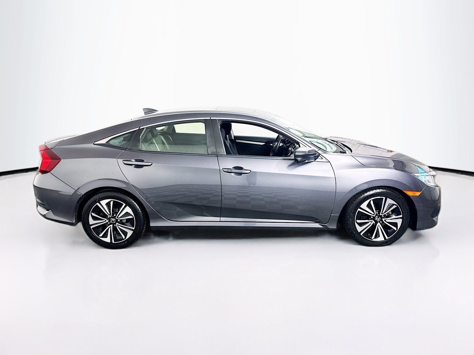 Used 2018 Honda Civic EX image 9